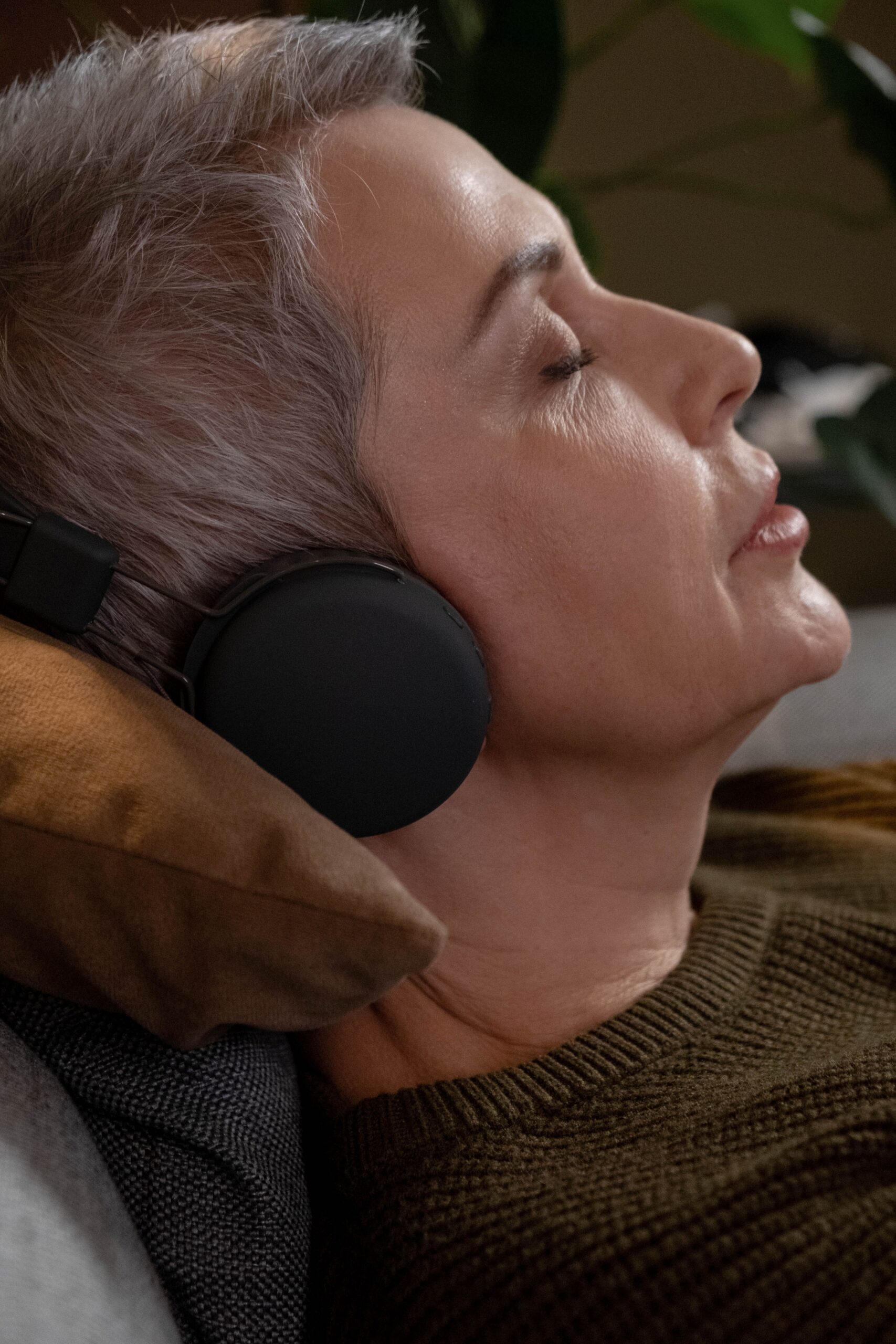 A private client experiencing deep acoustic relaxation and sound healing